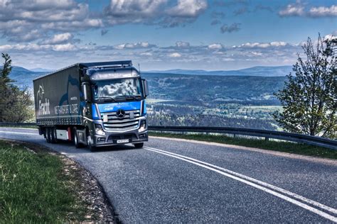 Pasaulio krovinių gabenimo statistika pagal transporto rūšis - infografika